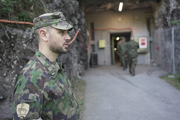 Hauptmann Pius Bleisch befehligt eine Kompanie im Festungsbunker Castels.