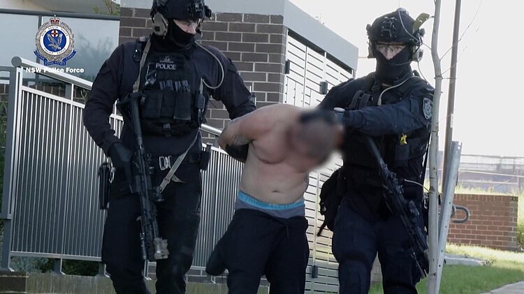 Razzia gegen Gangs: Festnahme eines mutmaßlichen Bandenmitglieds