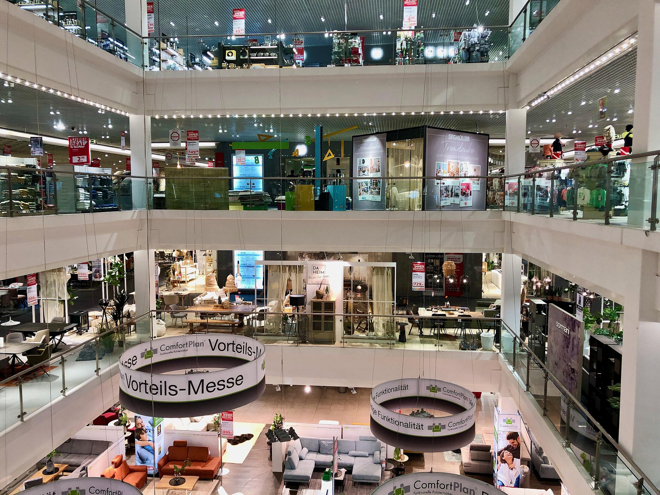 Der Eingang des Möbelhauses