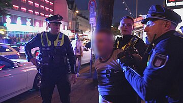 Nachts auf der Reeperbahn: Festnahme eines Verdächtigen