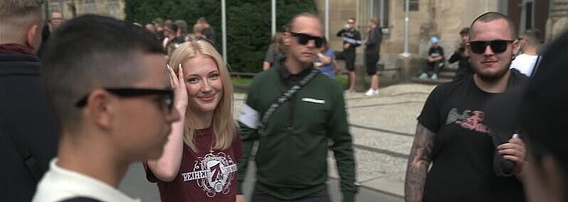 Influencerin Anio von den Jungen Nationalisten bei Anti-CSD-Demo in Bautzen