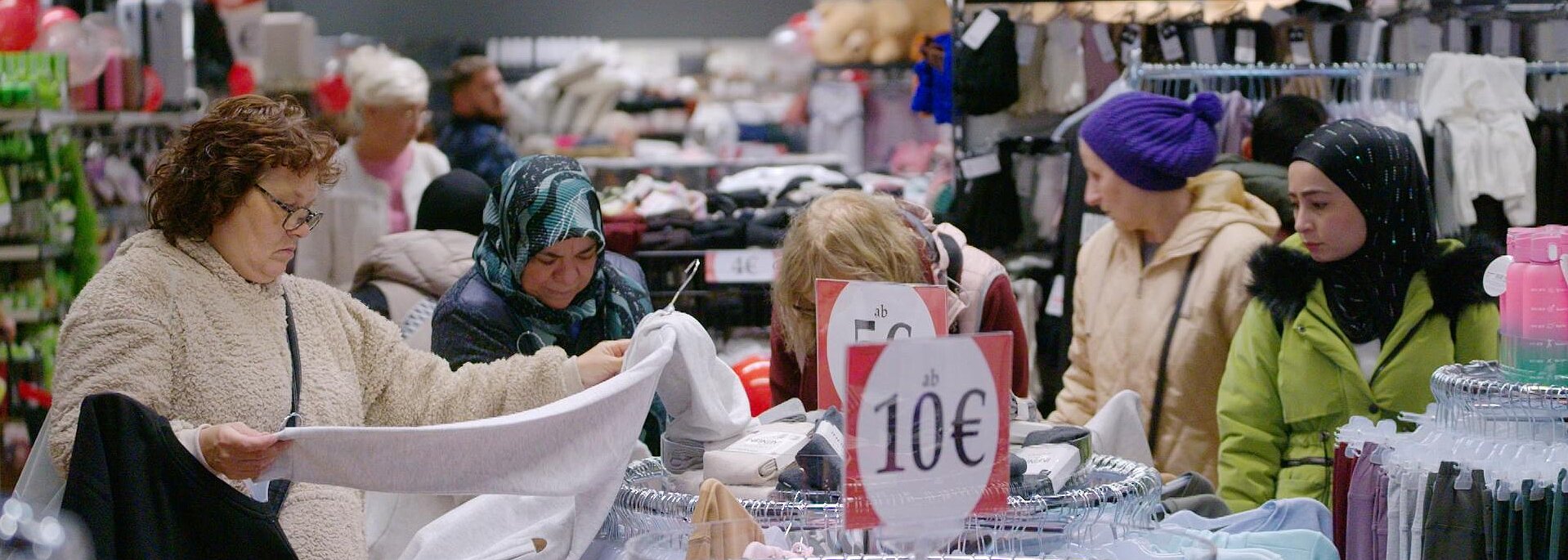 Ansturm bei Woolworth-Eröffnung in Lünen