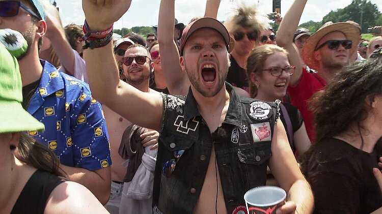 Hardrock-Fan Niklas beim Donots Konzert
