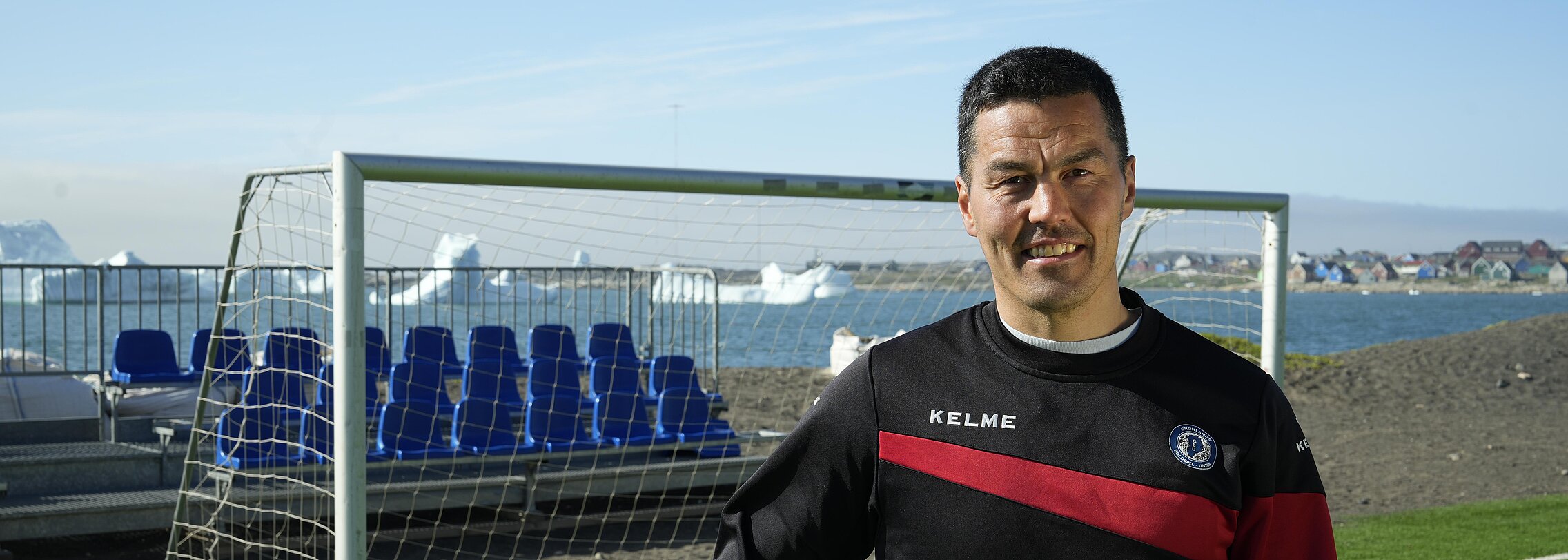 Nukannguaq trainiert auf der grönländischen Diskoinsel die örtliche Fußballmannschaft 