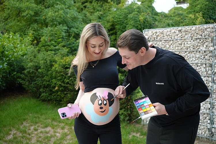 Babybauch-Shooting bei Influencer-Ehepaar Henry und Lisa Walser.