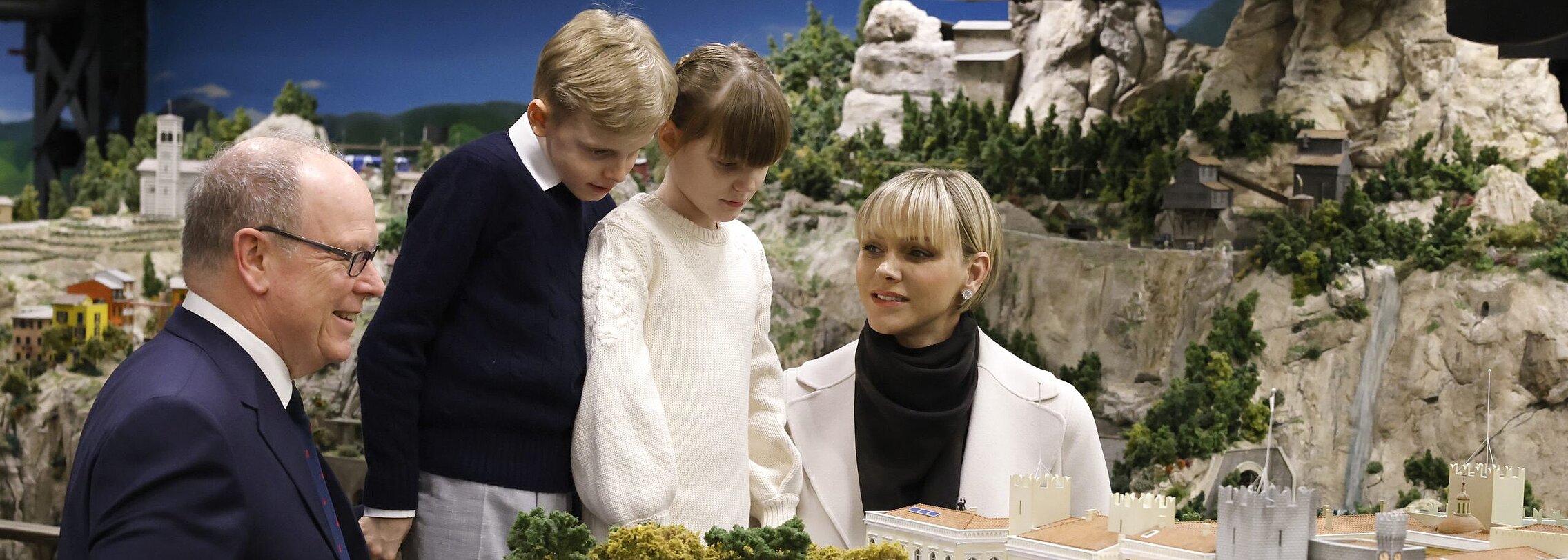 Die Fürstenfamilie Monacos besucht das Miniatur Wunderland