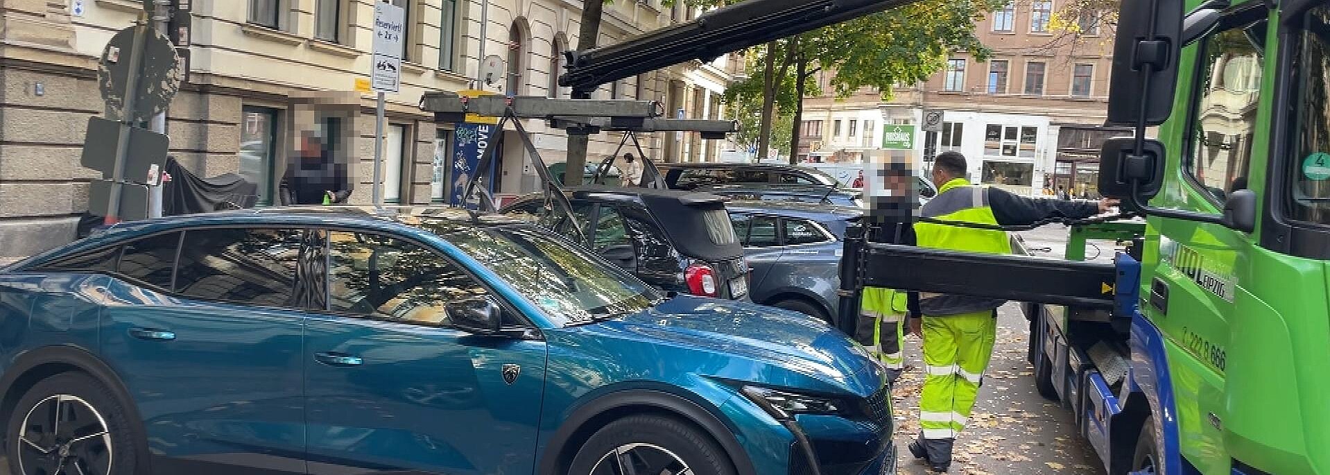 Auto wird abgeschleppt