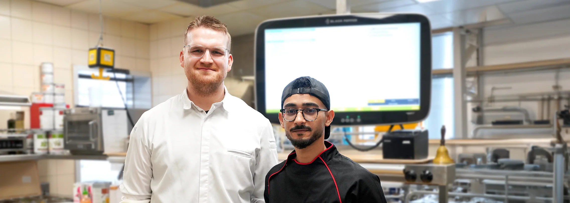 Chefkoch Marcel Hahlen (38) und sein tunesischer Azubi Wissam Naji (19)