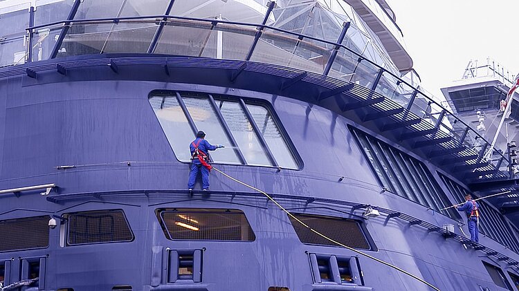 Großreinemachen im Kieler Hafen