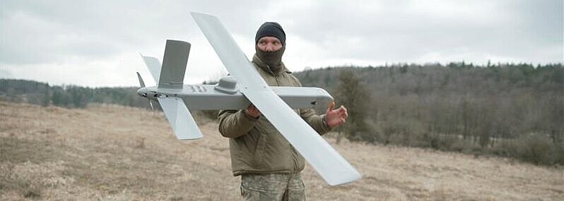 Litauischer Soldat mit Aufklärungsdrohne bei einem Nato-Manöver