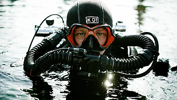 Mann in Taucherausrüstung