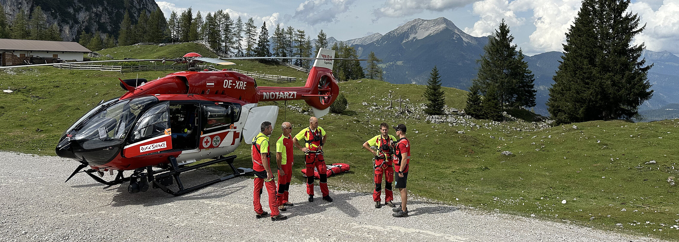 Die Reutte Crew wartet auf den Rettungswagen 