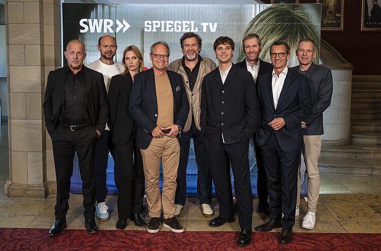 Heino Ferch, Moritz Führmann, Tatiana Nekrasov, Kai Gniffke, Hans Jochen Wagner, Henning Flüsloh, Clemens Bratzler Kay Siering, Oliver Köhr (v.l.)